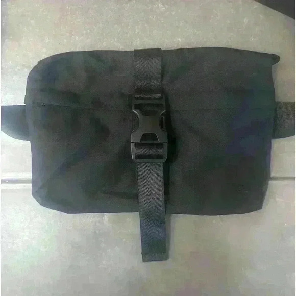 Athleta Black Belt Bag 🖤 - Picture 5 of 6